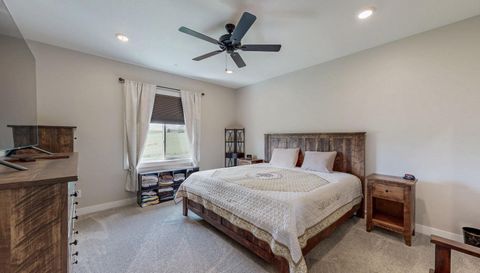 698 Shardlow Place NE