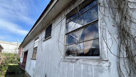 221 10th Ct N
