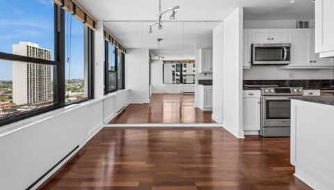1560 N SANDBURG Terrace