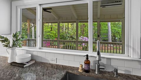 314 Lamplighter Ln SE