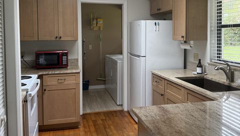 222 Hunting Lodge Dr