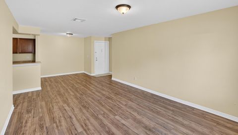 202 Red Maple Pl
