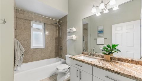 1617 N Oakley Avenue