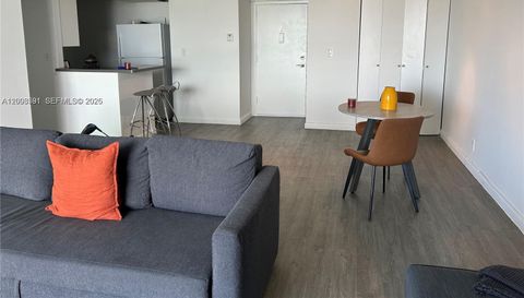 1800 Collins Ave