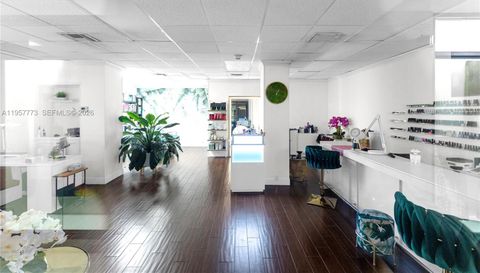 300 Bayview Dr