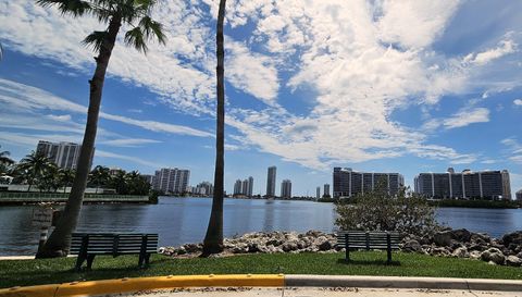 3135 NE 184th St APT 2104