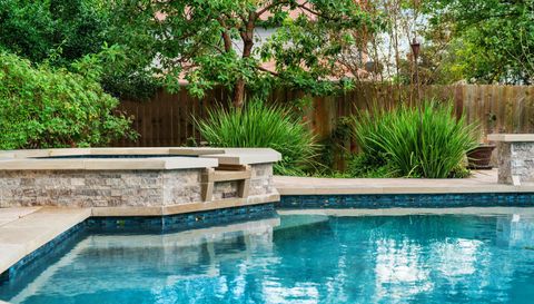 807 Clarence Bohls LN