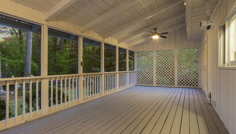 314 Lamplighter Ln SE