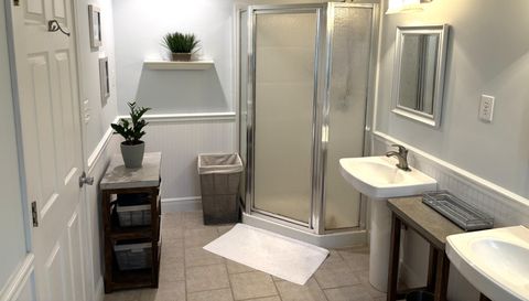 5911 N Shenandoah Rd