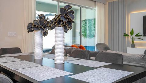 1692 TROPICAL PALMS CIRCLE