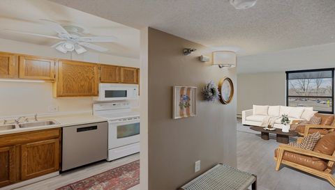 6615 Lake Shore Drive S