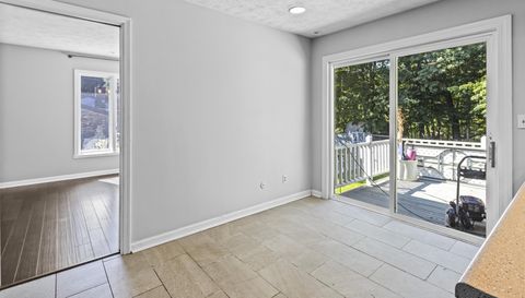272 Canterbury Dr