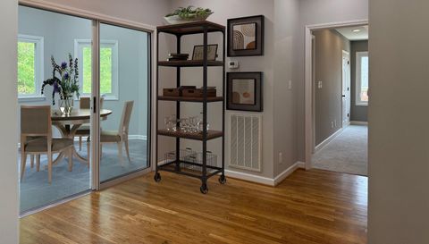 2528 Treetop Ln