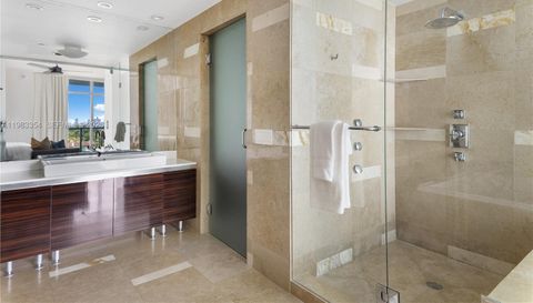 3737 Collins Ave