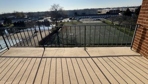 18 E Old Willow Road