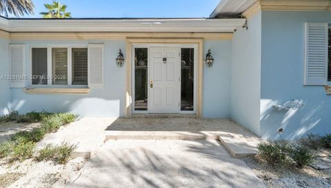 1037 Alfonso Ave