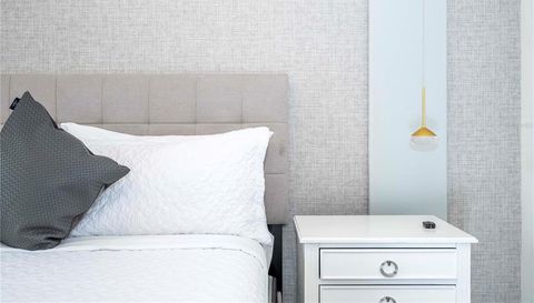 1692 TROPICAL PALMS CIRCLE