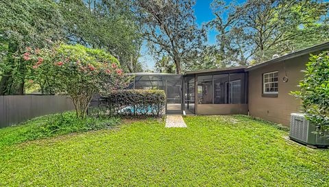 2301 NE 32nd Pl
