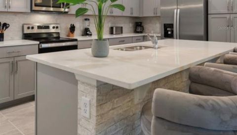 1692 TROPICAL PALMS CIRCLE