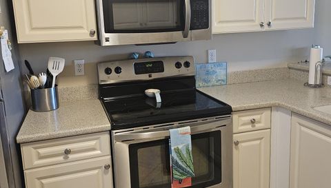 915 New Waterford Dr