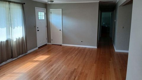 121 Mandel Ln