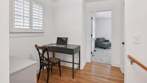 129 Chicago Avenue N