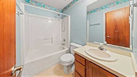 1815 Pointed Leaf Ln