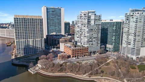 700 N LARRABEE Street