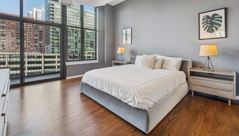 333 W Hubbard Street