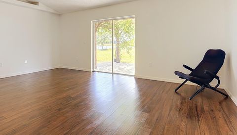 210 Robbins Rest Cir