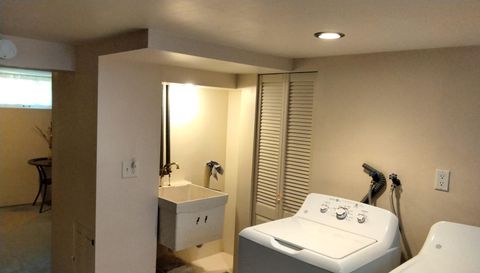 2511 Washington St NE