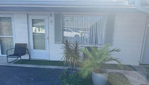 525 Manatee Ct APT 13