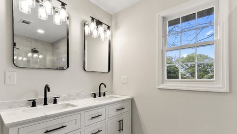 1148 Independence Dr