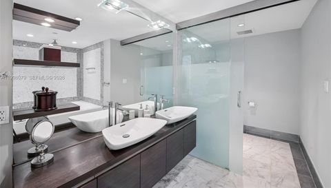 200 Biscayne Boulevard Way