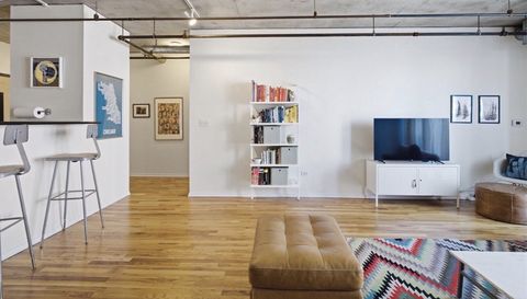 700 W Van Buren Street