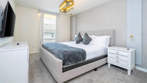 1692 TROPICAL PALMS CIRCLE