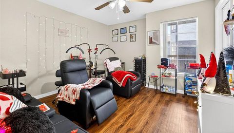 8517 ISLAND BREEZE LANE