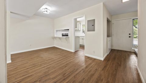 2110 Colony Dr SW