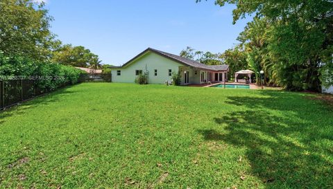 395 89th Ln