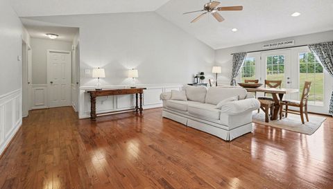 251 Carriage Trace Ln