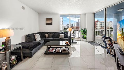 275 Ne 18th St