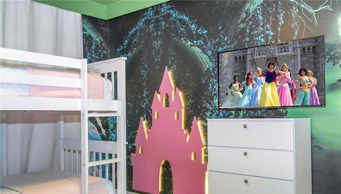 1692 TROPICAL PALMS CIRCLE