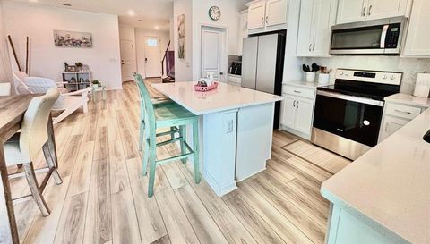 1005 SPRING PALMS LOOP