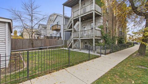 1658 W Nelson Street