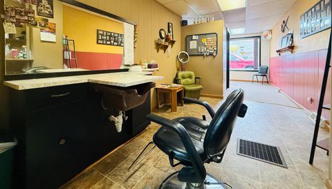 520 Main Street W
