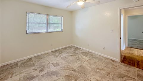 3944 NW 40th Ct