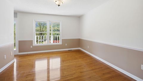 29 Small Mountain Dr