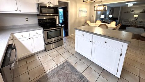 5911 N Shenandoah Rd