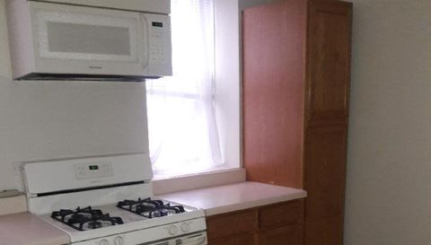 1658 W Nelson Street