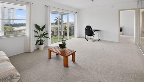 300 Diplomat Pkwy APT 601